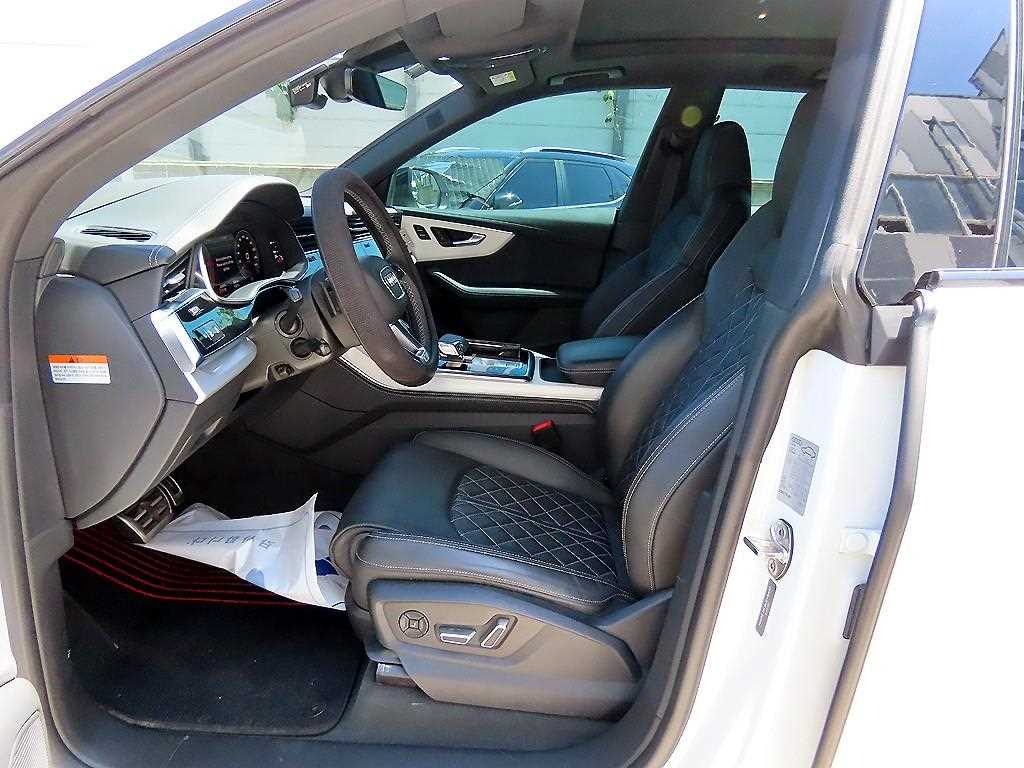 Audi Q8 - Vista 5