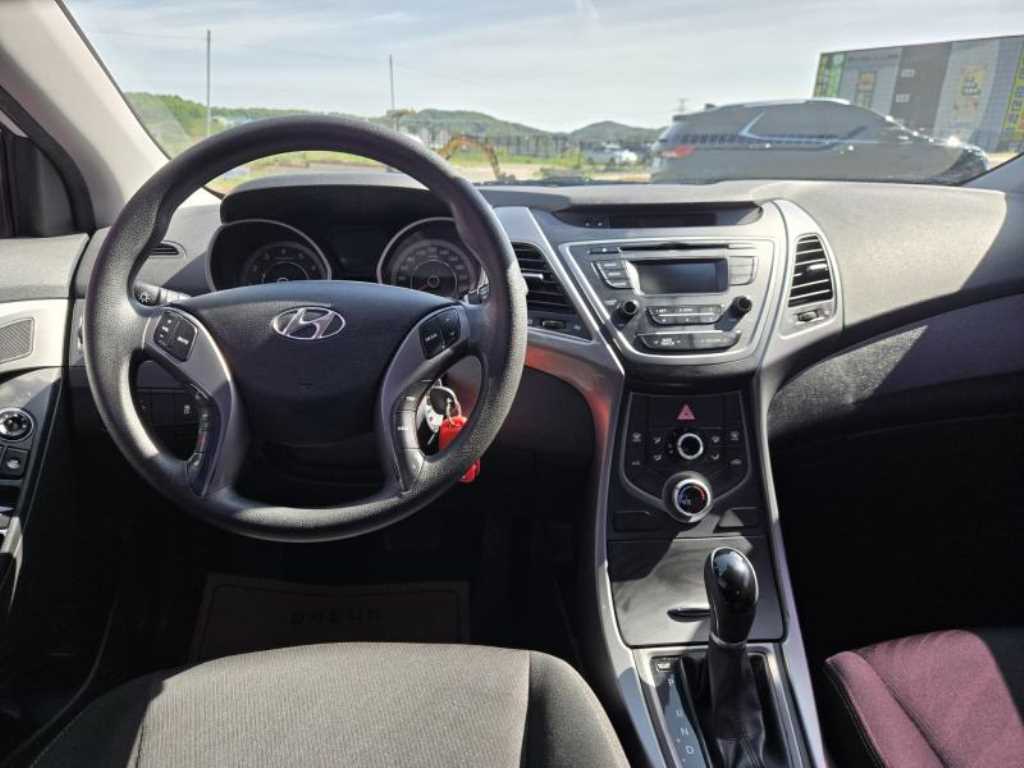 HYUNDAI Avante - Vista 7