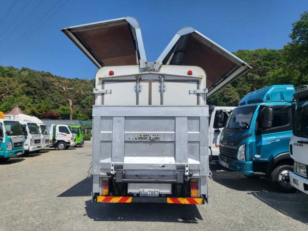 medium and large cargo truck - Vista 4
