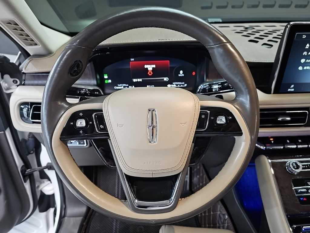 Lincoln Aviator - Vista 9