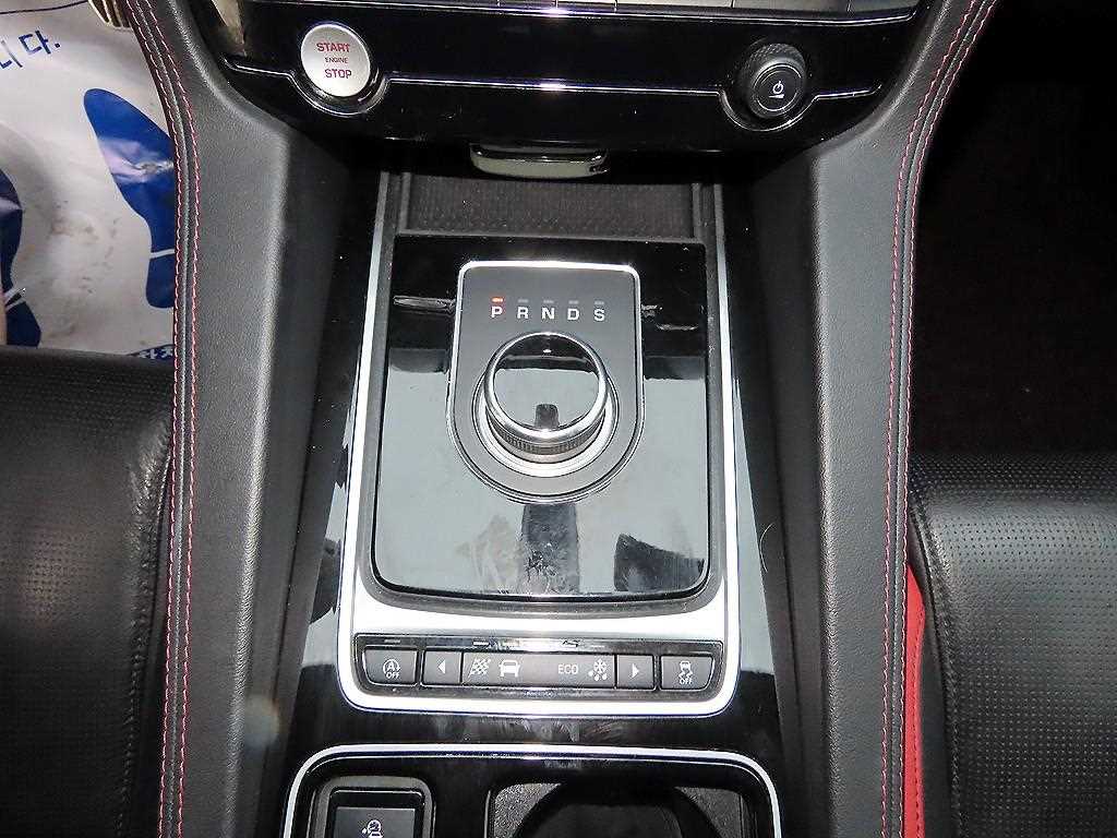 Jaguar F-PACE - Vista 11
