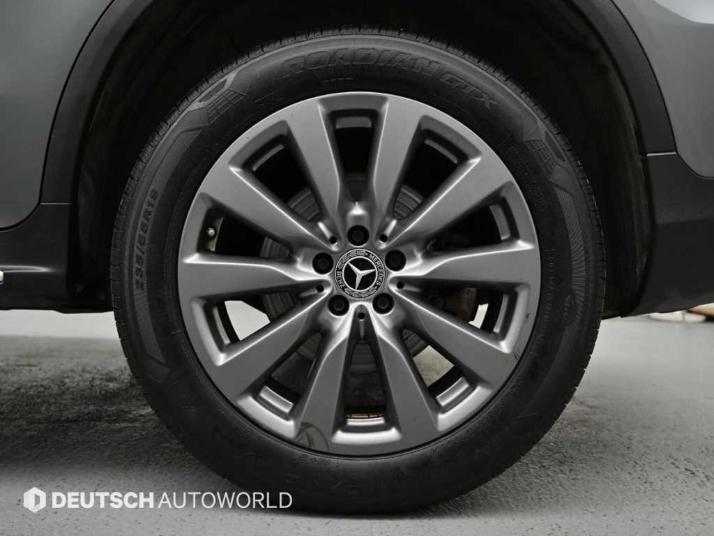 Mercedes Benz GLC Class - Vista 5