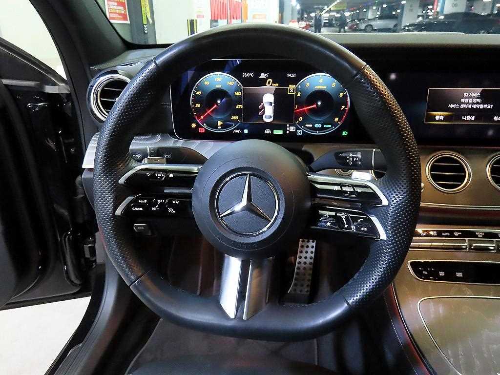 Mercedes Benz E class - Vista 8