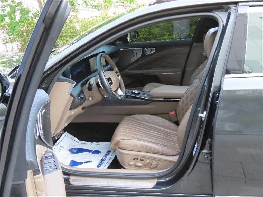 KIA K8 - Vista 12