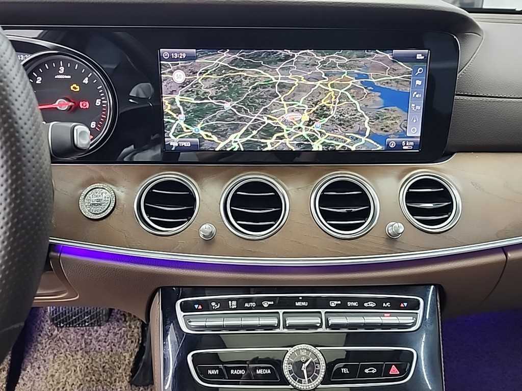 Mercedes Benz E class - Vista 10
