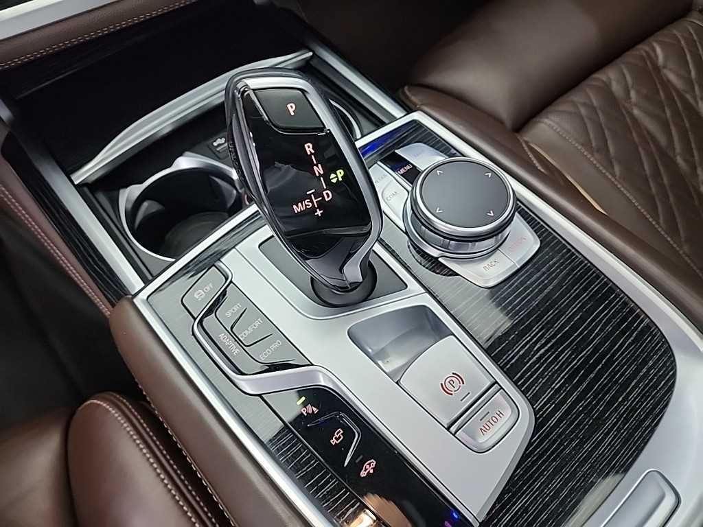 BMW 7 Series - Vista 8