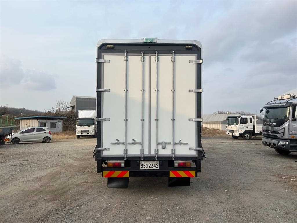 medium and large cargo truck - Vista 4