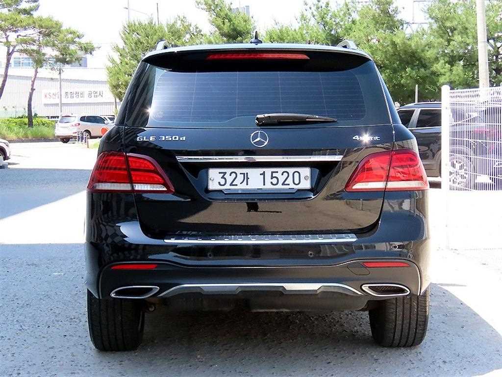 Mercedes Benz GLE Class - Vista 4