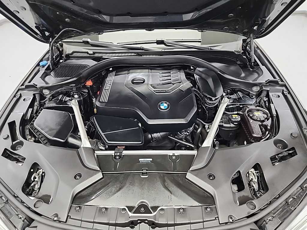 BMW 5 Series - Vista 5