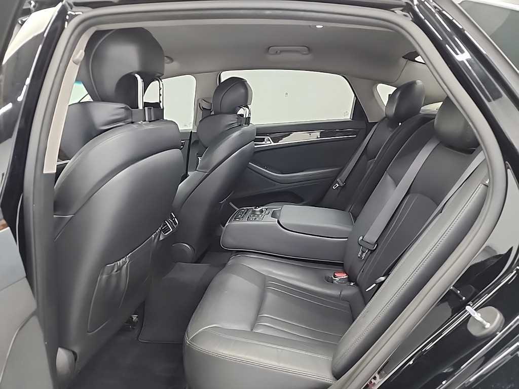HYUNDAI Genesis - Vista 12