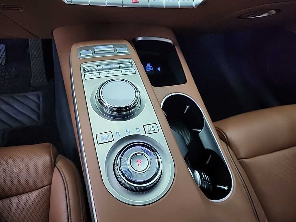 Genesis GV70 - Vista 8