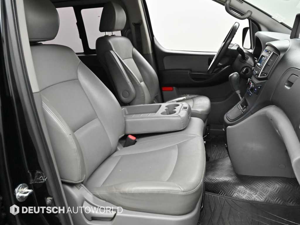 HYUNDAI Starex - Vista 10