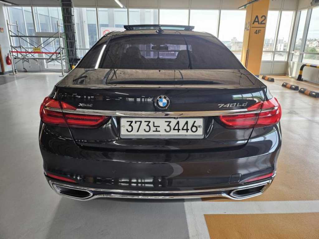 BMW 7 Series - Vista 3