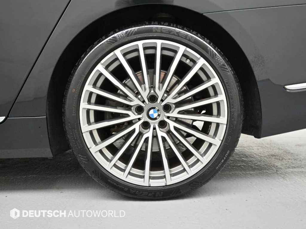 BMW 7 Series - Vista 5