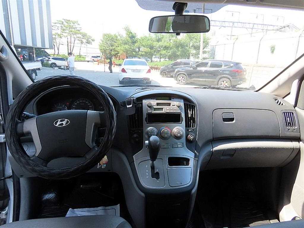 HYUNDAI Starex - Vista 8