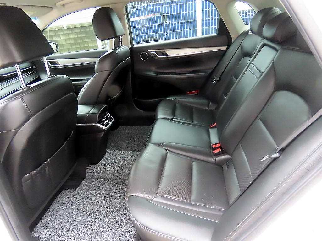 HYUNDAI Grandeur - Vista 6