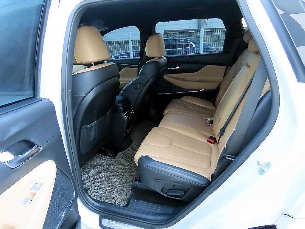 HYUNDAI Santa Fe - Vista 6