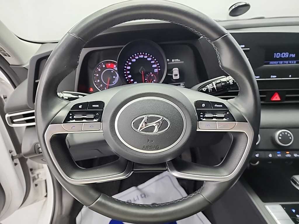 HYUNDAI Avante - Vista 9
