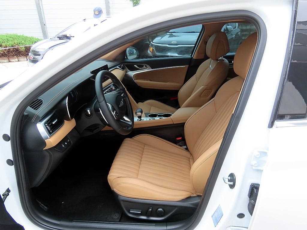 Genesis G70 - Vista 5
