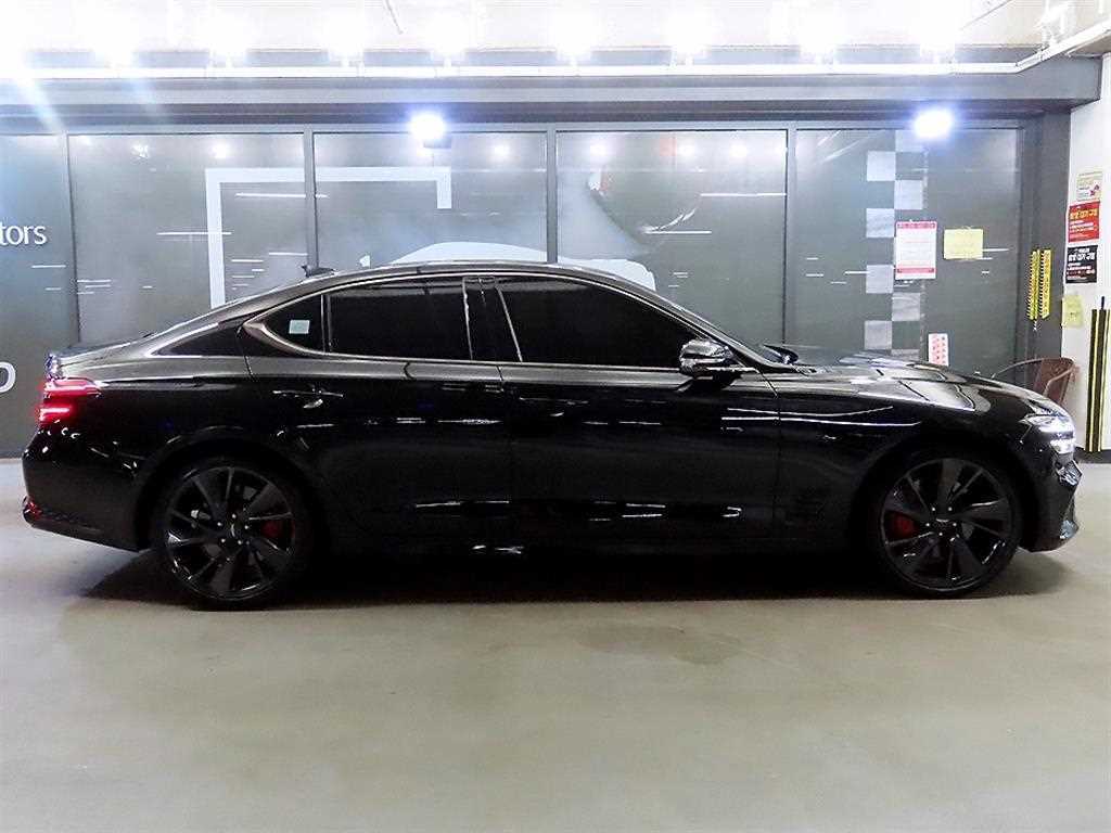 Genesis G70 - Vista 3