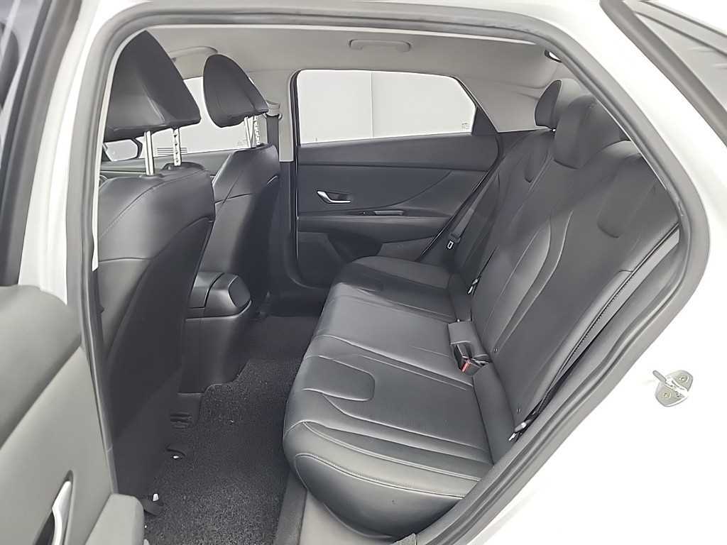 HYUNDAI Avante - Vista 12