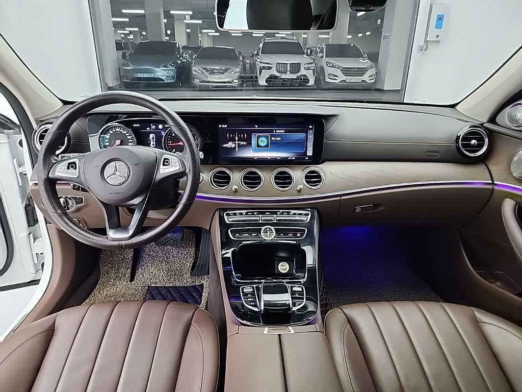 Mercedes Benz E class - Vista 7