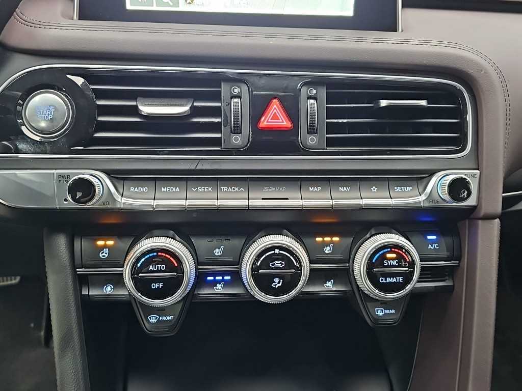 Genesis G70 - Vista 10