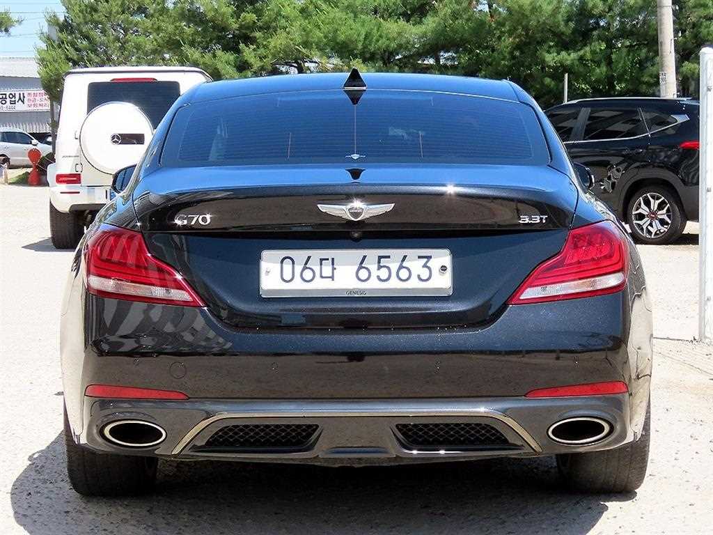 Genesis G70 - Vista 4