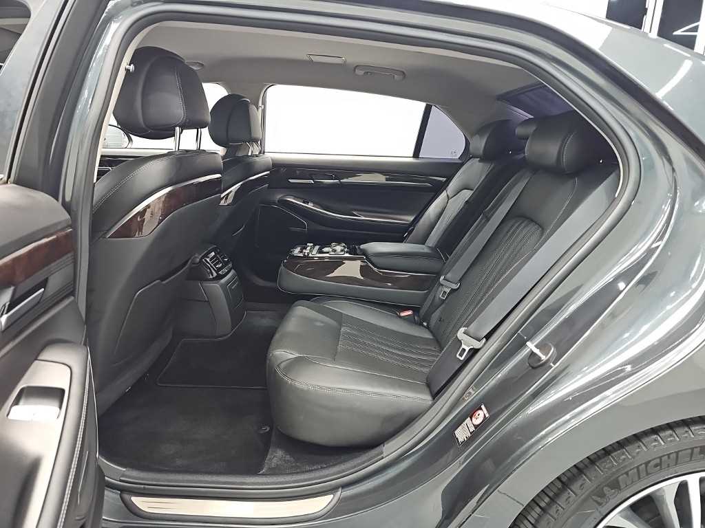 Genesis EQ900 - Vista 12