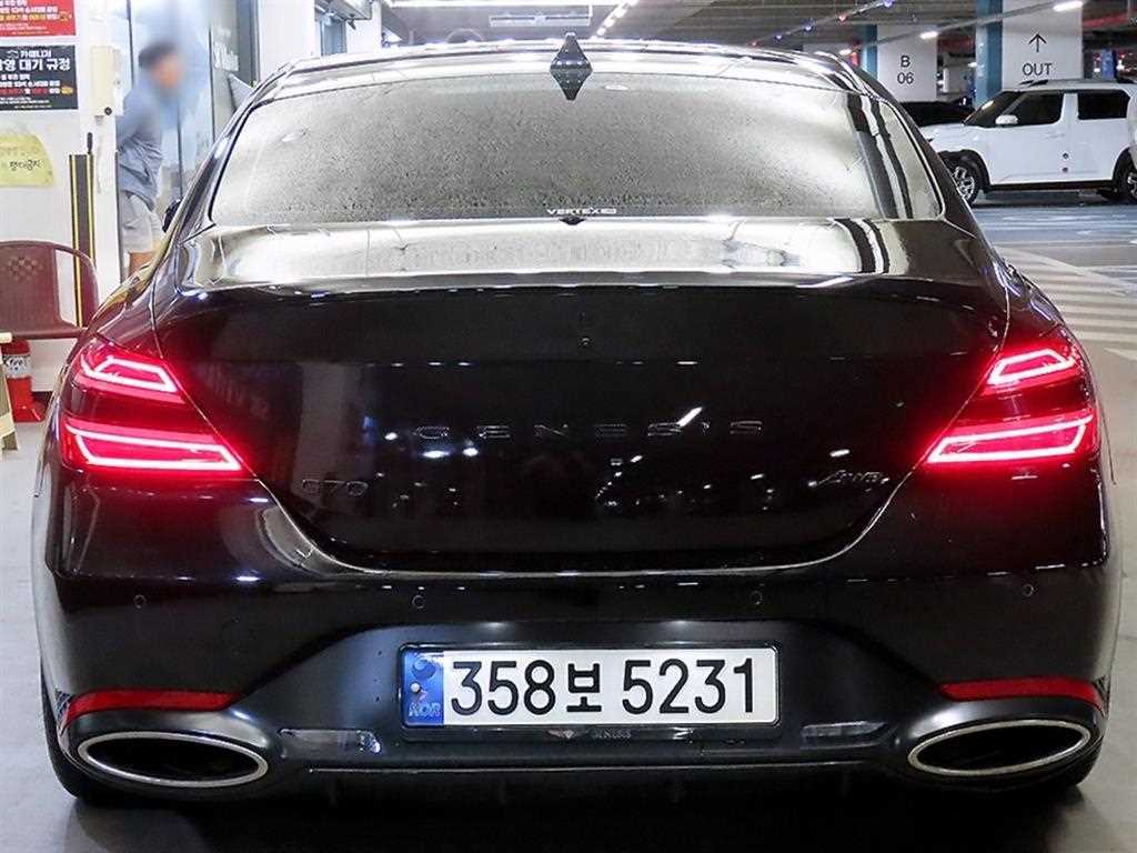 Genesis G70 - Vista 5