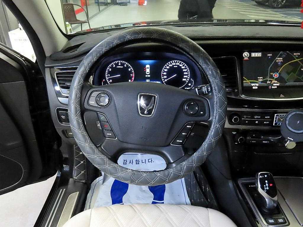 HYUNDAI Equus - Vista 8