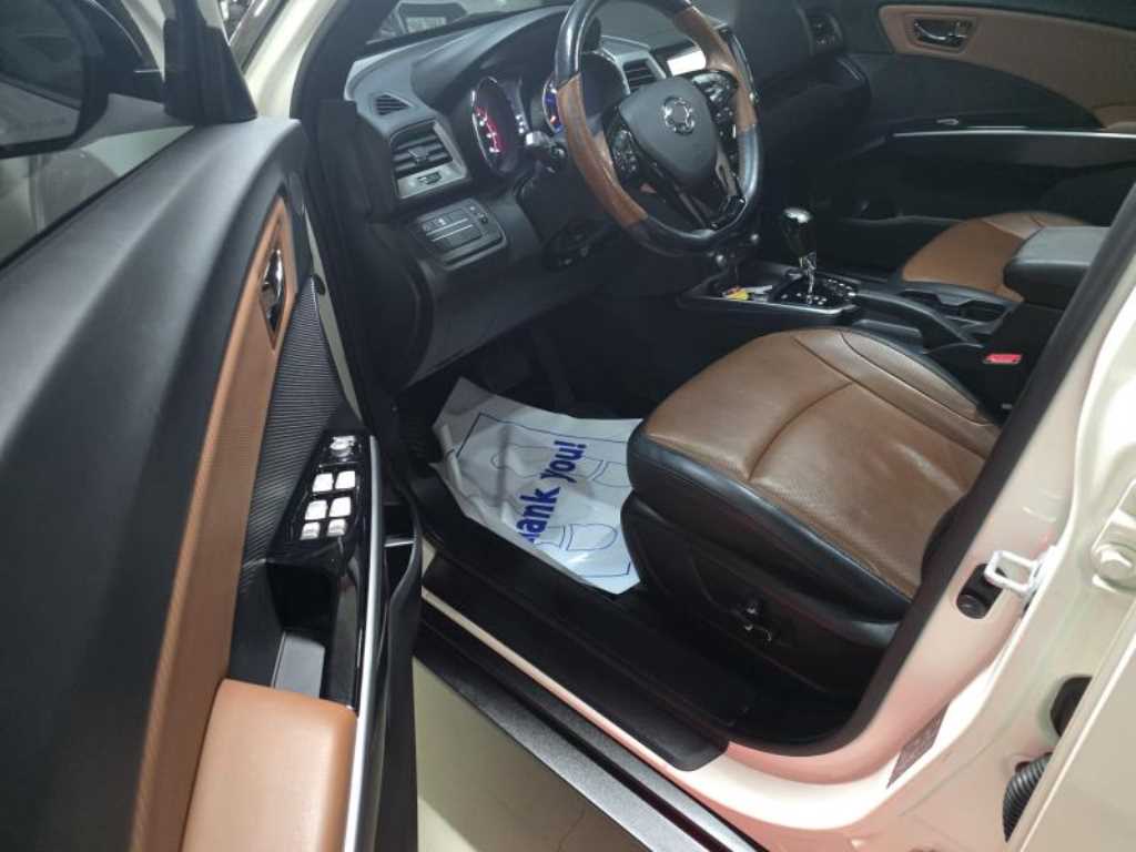 Ssangyong Tivoli - Vista 11