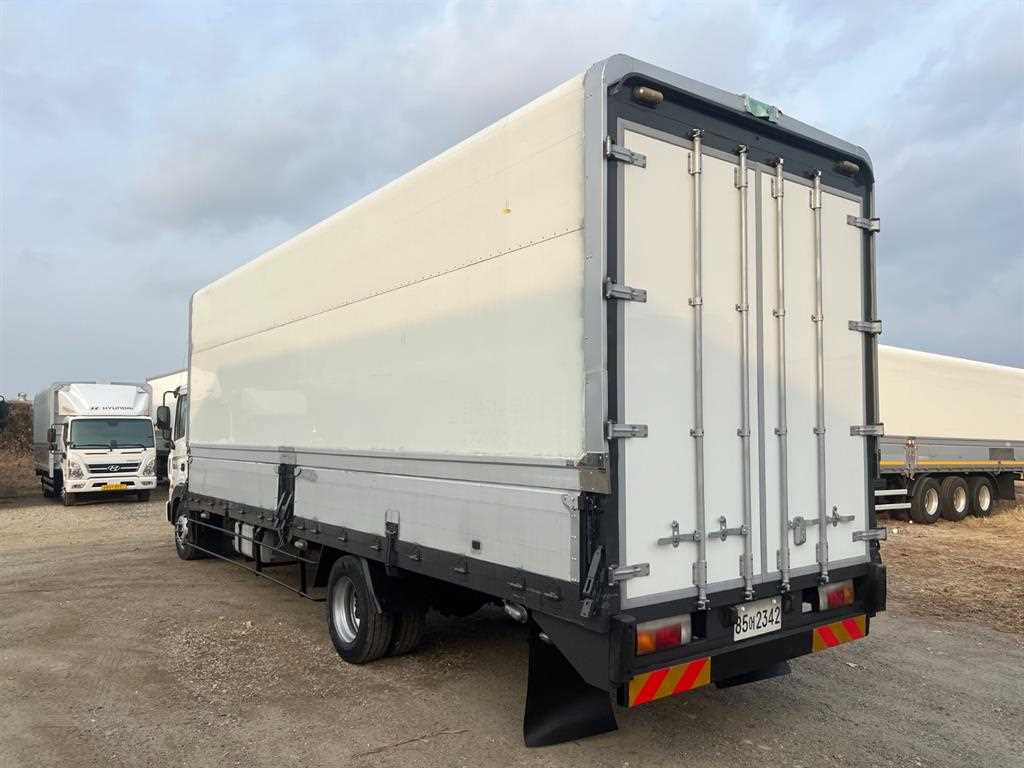 medium and large cargo truck - Vista 5