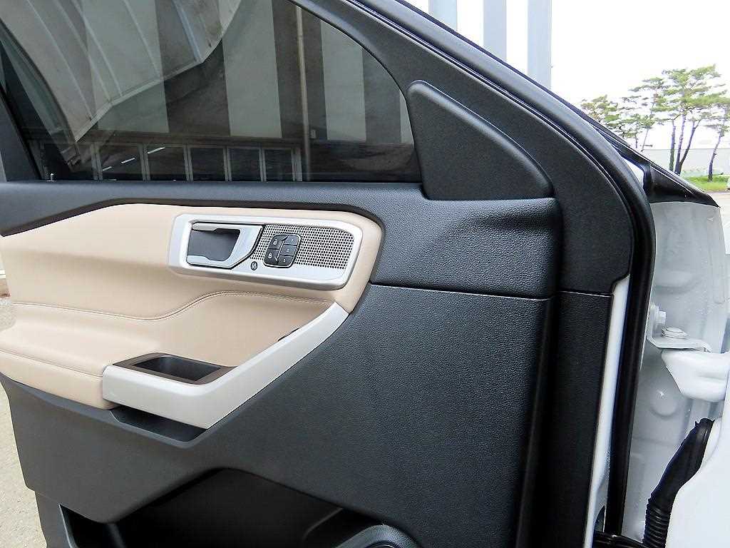Ford Explorer - Vista 11
