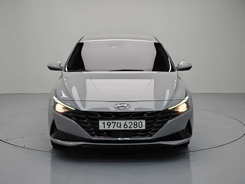 HYUNDAI Avante - Vista 2
