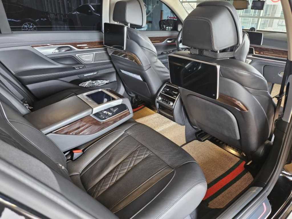 BMW 7 Series - Vista 10