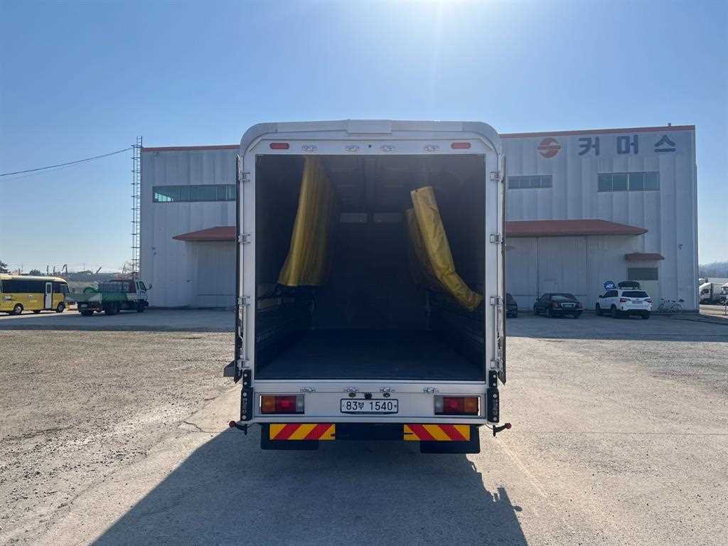 medium and large cargo truck - Vista 7