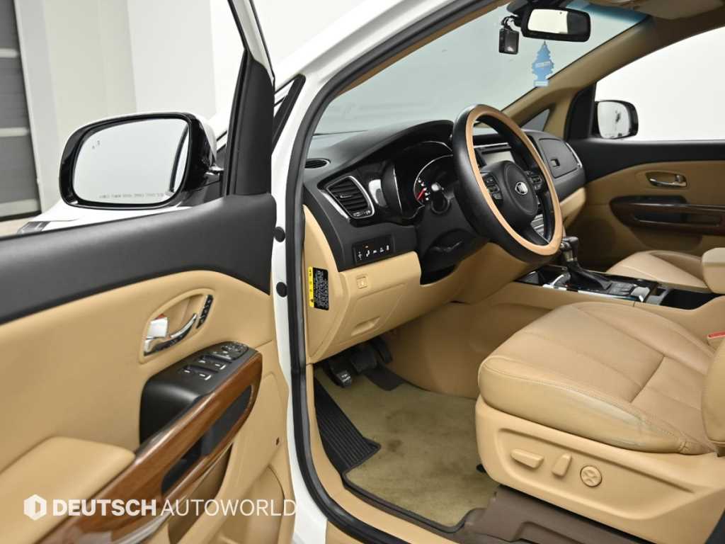 KIA Carnival - Vista 11