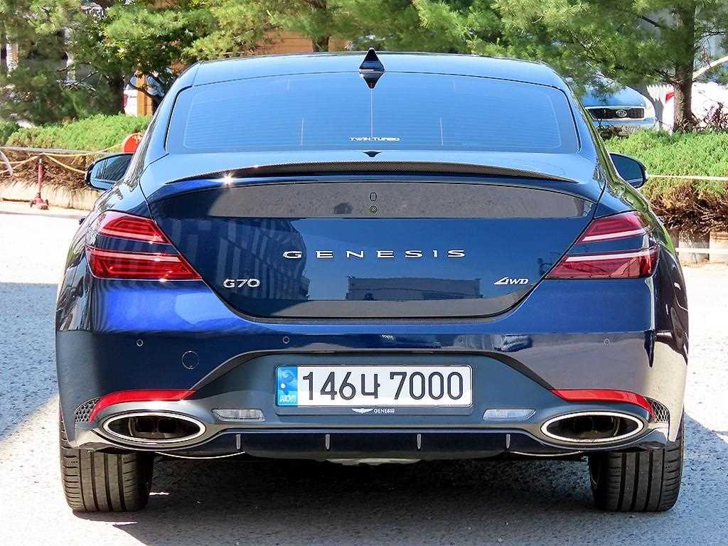Genesis G70 - Vista 4