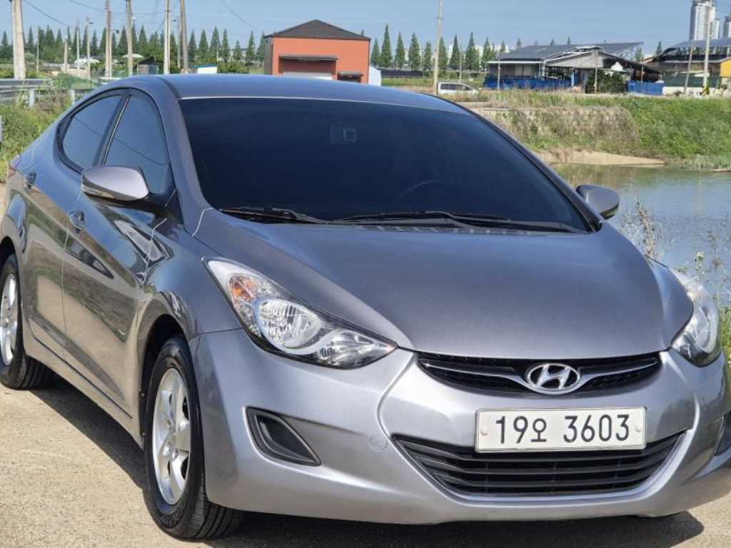 HYUNDAI Avante - Vista 3