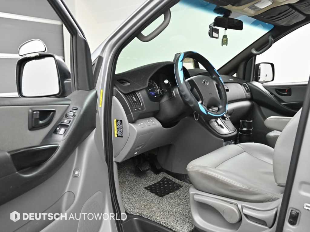 HYUNDAI Starex - Vista 8