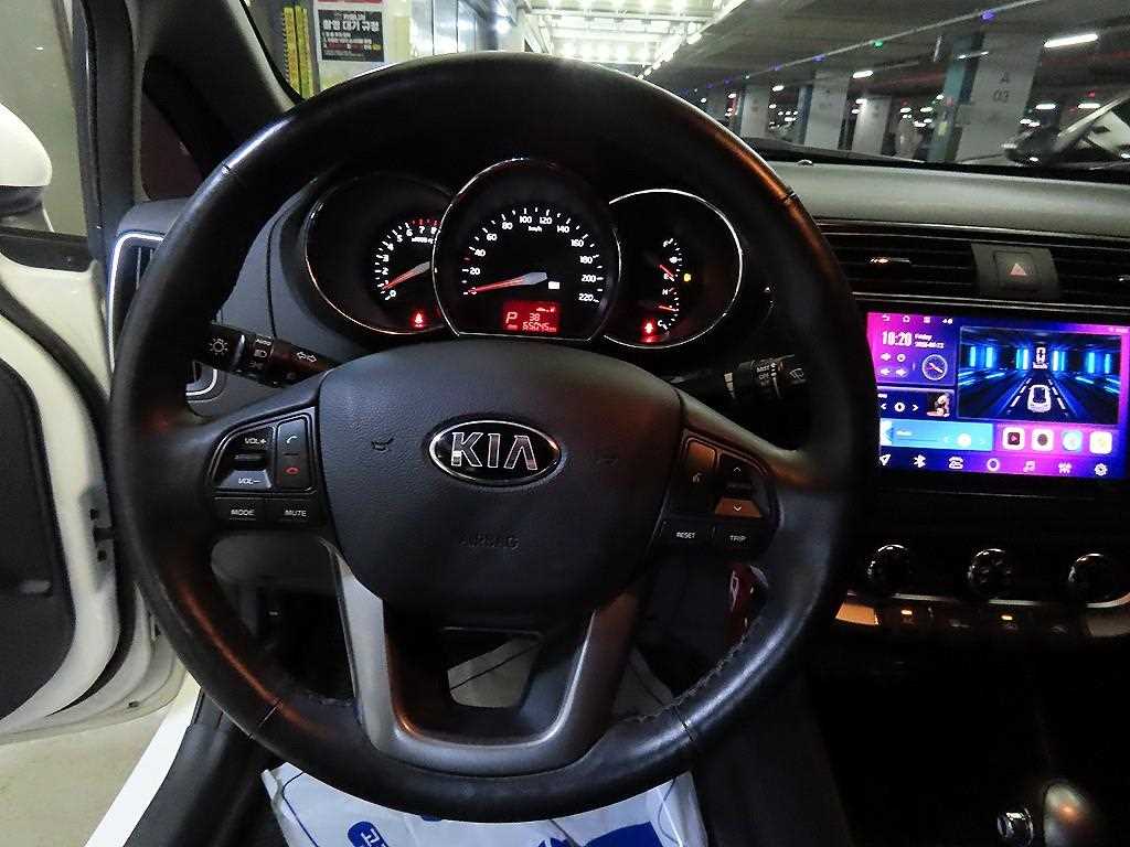 KIA Pride - Vista 8