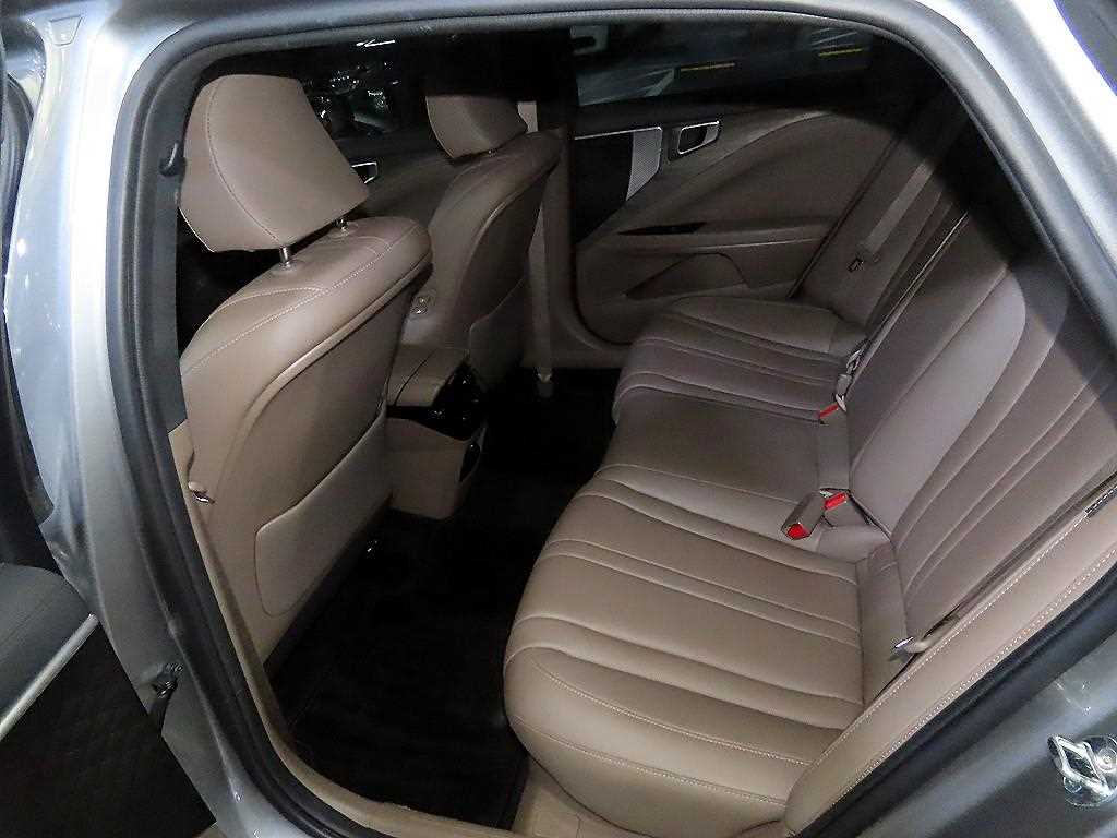KIA K8 - Vista 7
