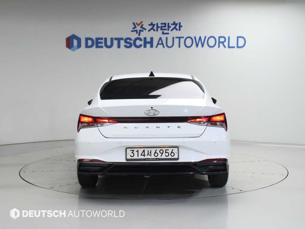HYUNDAI Avante - Vista 5