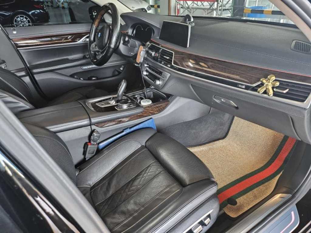 BMW 7 Series - Vista 11
