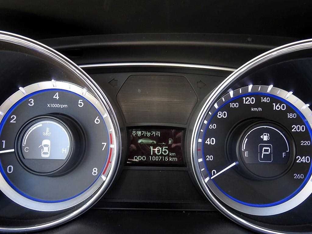 HYUNDAI Sonata - Vista 12