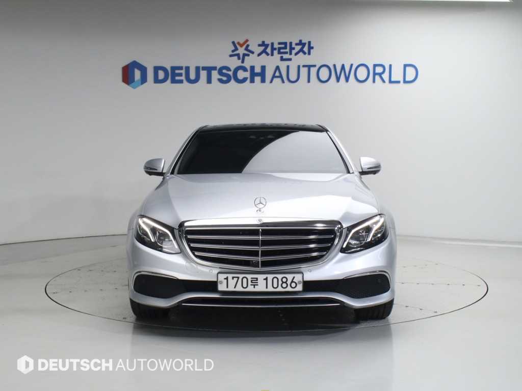 Mercedes Benz E class - Vista 4