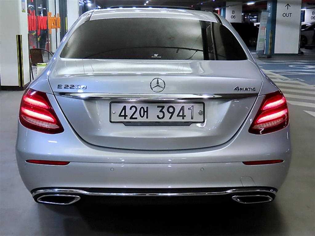 Mercedes Benz E class - Vista 4