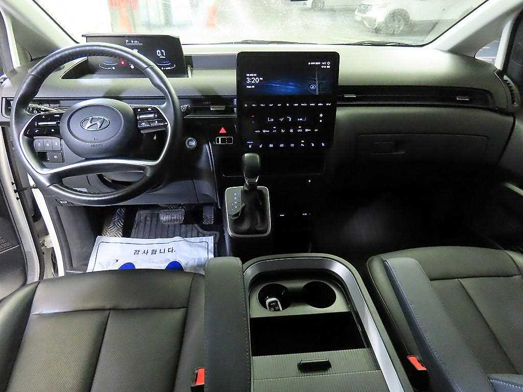 HYUNDAI Staria - Vista 10