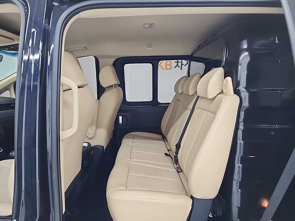 HYUNDAI Staria - Vista 12